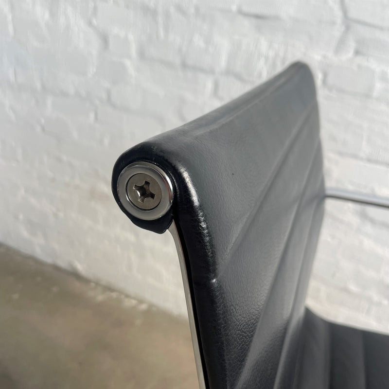 EA 117 Alu Chair - Leder schwarz