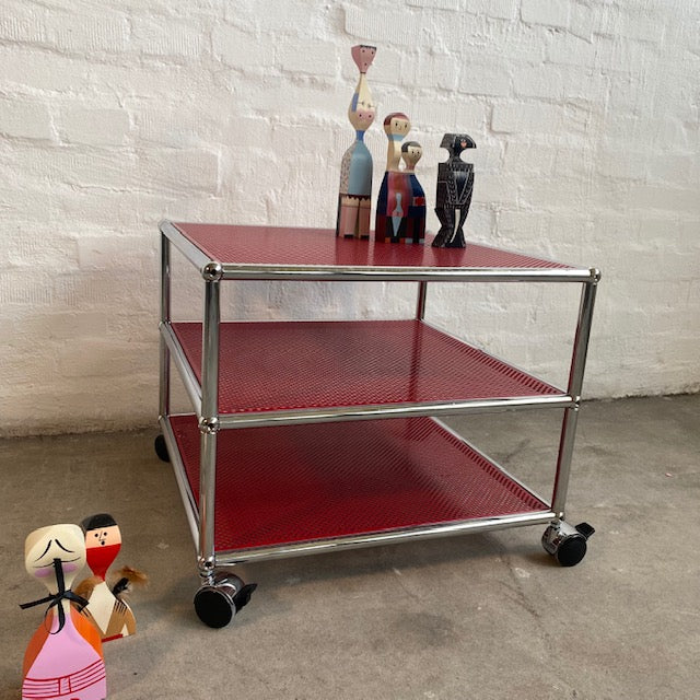 USM Haller - Beistellrollwagen - rot perforiert