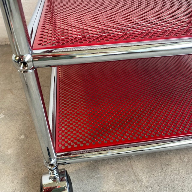 USM Haller - Beistellrollwagen - rot perforiert