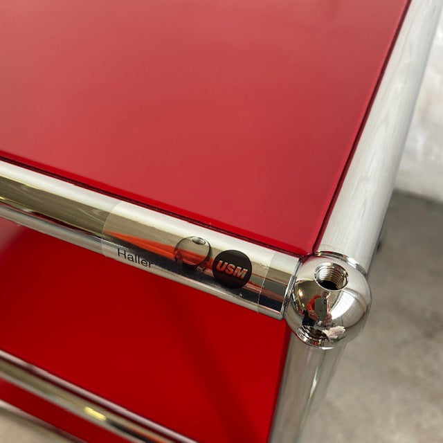 USM Haller - Beistellrollwagen - rot