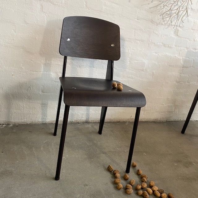 Standard Chair - Nussbaum
