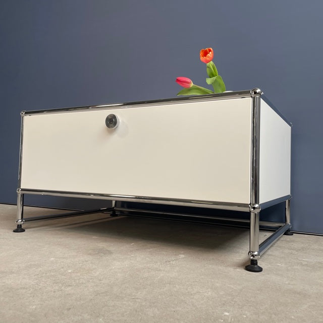 USM Haller - Lowboard - weiß