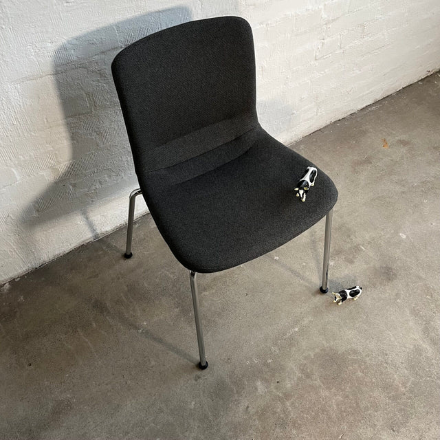 Vitra HAL Soft Tube – gepolsterter Stuhl in Carbon/schwarz