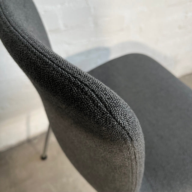 Vitra HAL Soft Tube – gepolsterter Stuhl in Carbon/schwarz