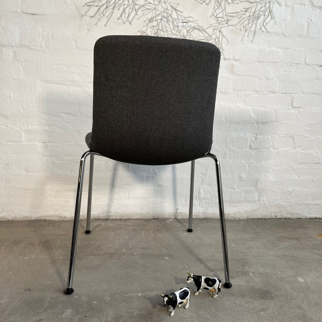 Vitra HAL Soft Tube – gepolsterter Stuhl in Carbon/schwarz