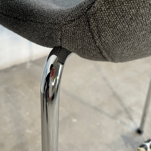 Vitra HAL Soft Tube – gepolsterter Stuhl in Carbon/schwarz