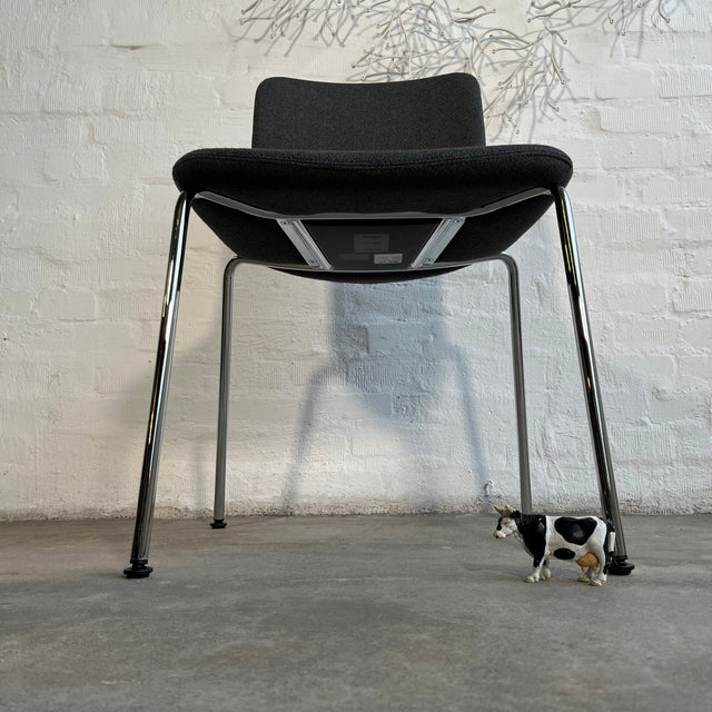 Vitra HAL Soft Tube – gepolsterter Stuhl in Carbon/schwarz