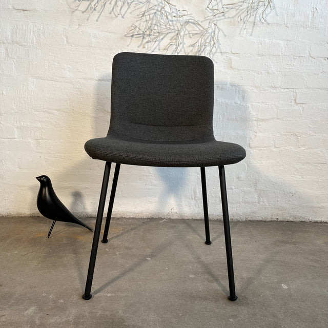 Vitra HAL Soft Stackable – gepolsterter Stuhl in schwarz