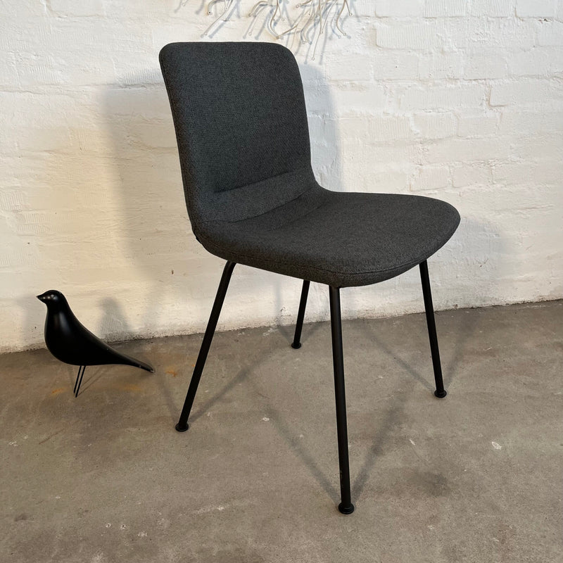Vitra HAL Soft Stackable – gepolsterter Stuhl in schwarz