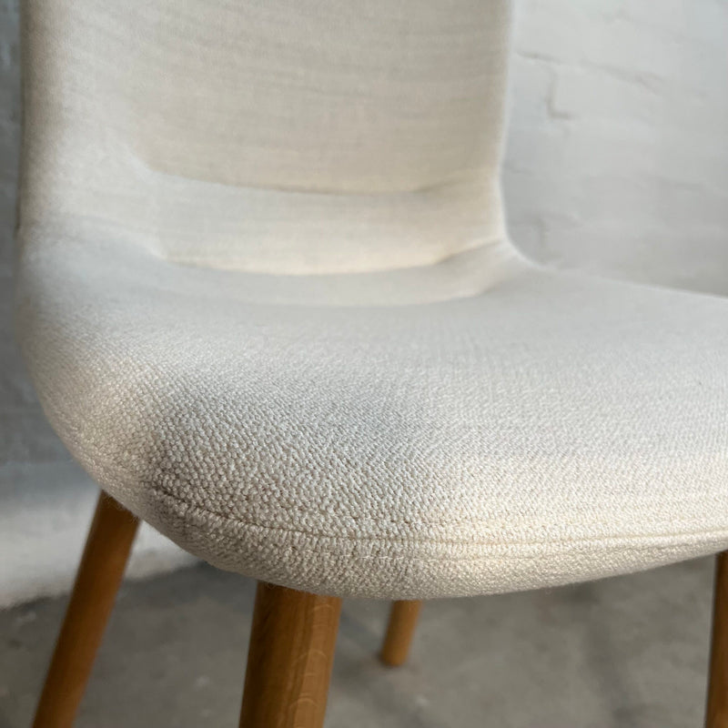 Vitra HAL Soft Wood – gepolsterter Stuhl in elfenbein melange