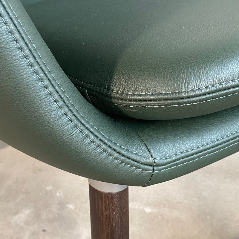Vitra HAL Lounge Chair & Hocker in Jade-farbenem Leder