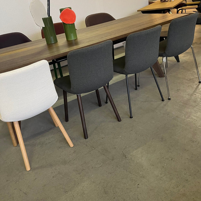 Vitra HAL Soft Stackable – gepolsterter Stuhl in schwarz