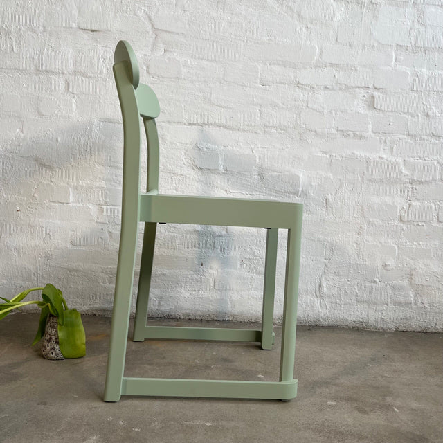 Artek Artelier Chair in Buche grün lackiert