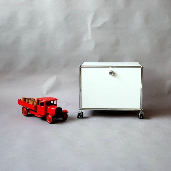 USM Haller - Nachtschränkchen - lichtgrau