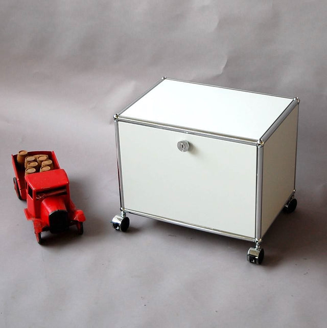 USM Haller - Nachtschränkchen - lichtgrau