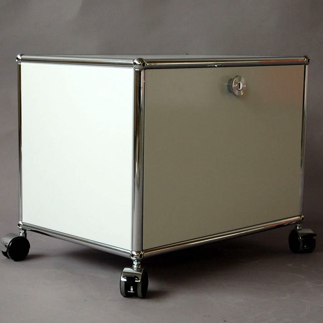 USM Haller - Nachtschränkchen - lichtgrau