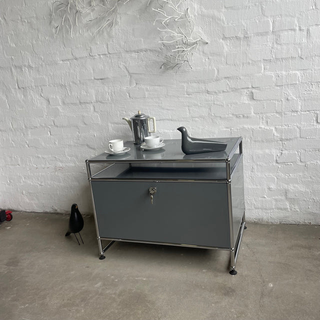 USM Haller - Lowboard - mittelgrau