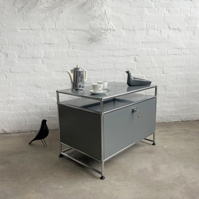 USM Haller - Lowboard - mittelgrau